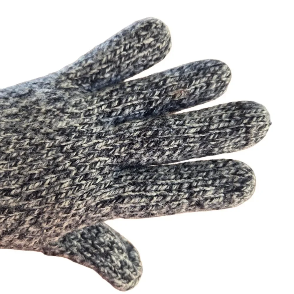 Hand Knit Artisan Wool Gloves Gray Sweater Knit NWOT Small